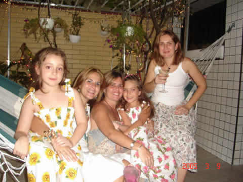 Filhas e netas: Mariana, Estela Cristina, Julia e Helena